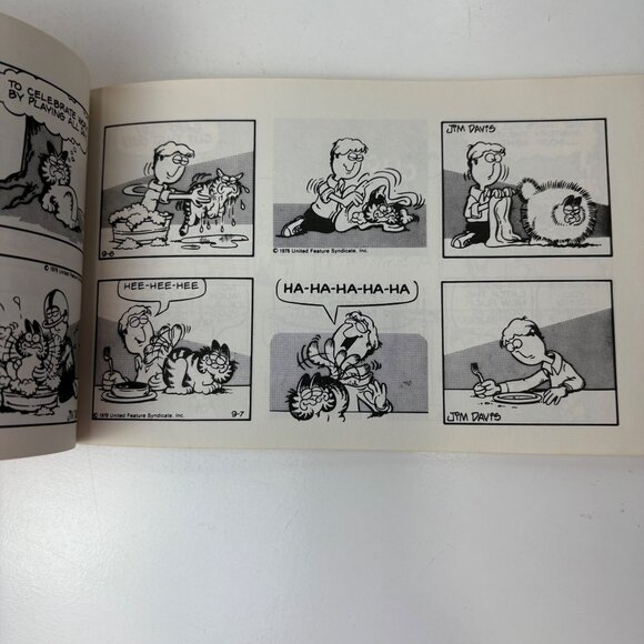 Garfield At Large His First Book Jim Davis March 1980 1st Edition Cartoon Comic - Picture 9 of 11